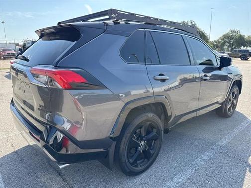 2020 Toyota RAV4 Hybrid SE