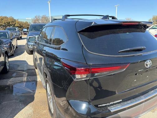 2025 Toyota Highlander Hybrid Platinum