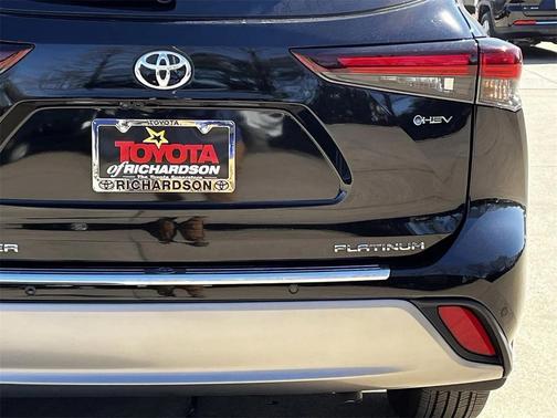 2025 Toyota Highlander Hybrid Platinum