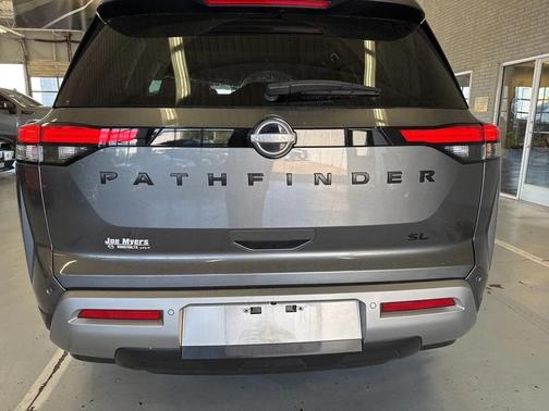 2023 Nissan Pathfinder SL FWD