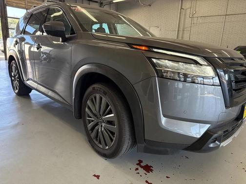 2023 Nissan Pathfinder SL FWD