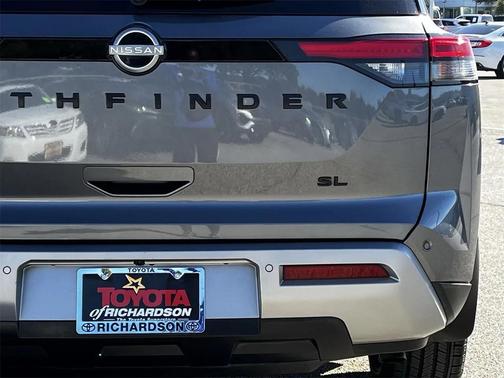 2023 Nissan Pathfinder SL FWD