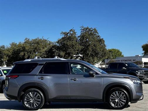 2023 Nissan Pathfinder SL FWD