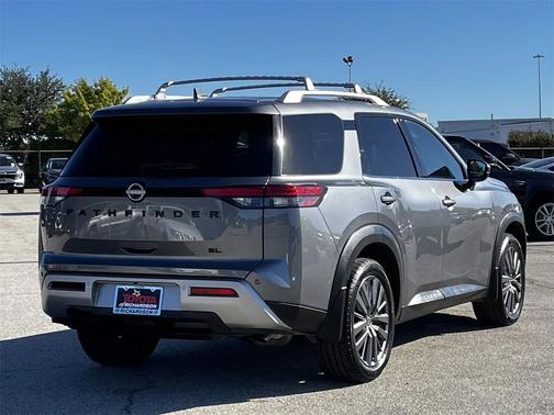 2023 Nissan Pathfinder SL FWD
