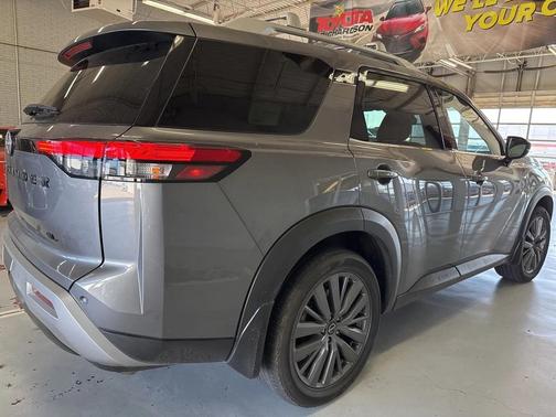 2023 Nissan Pathfinder SL FWD