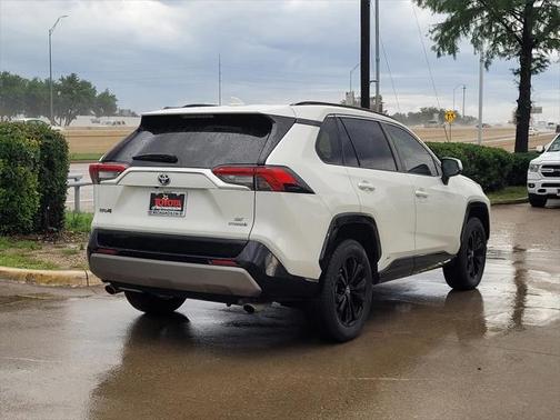 2022 Toyota RAV4 Hybrid SE