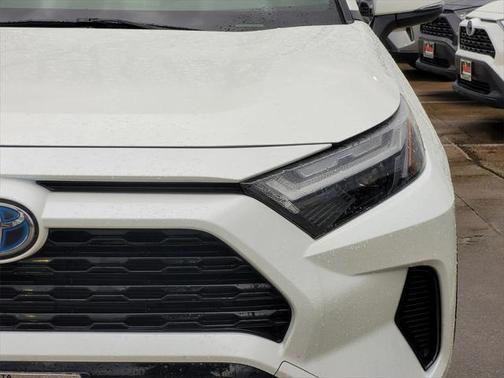 2022 Toyota RAV4 Hybrid SE