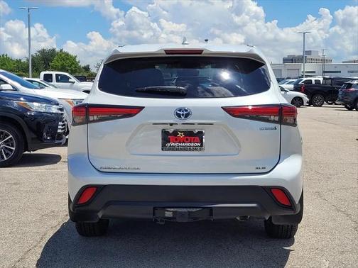 2023 Toyota Highlander Hybrid XLE