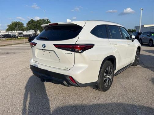 2023 Toyota Highlander Hybrid XLE