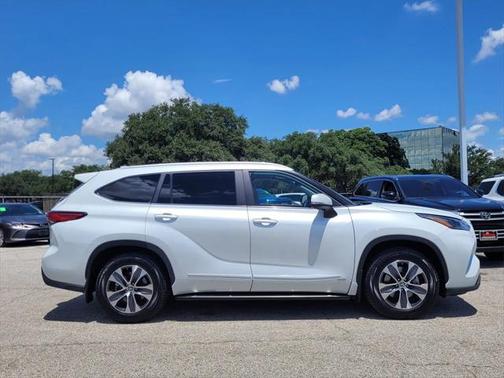 2023 Toyota Highlander Hybrid XLE