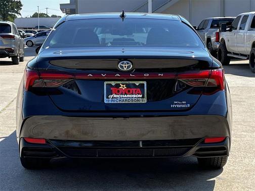 2019 Toyota Avalon Hybrid XLE Plus