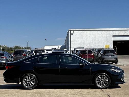 2019 Toyota Avalon Hybrid XLE Plus