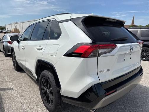 2022 Toyota RAV4 Hybrid SE