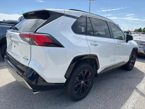 2022 Toyota RAV4 Hybrid SE