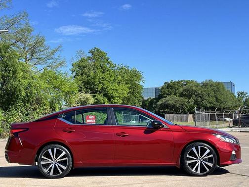 Scarlet Ember Tintcoat 2021 Nissan Altima SR FWD