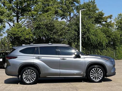2025 Toyota Highlander Hybrid XLE