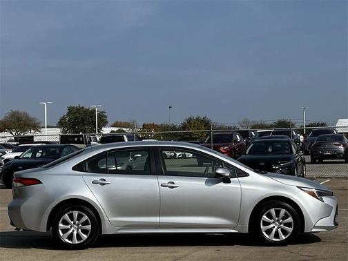 2025 Toyota Corolla Hybrid LE