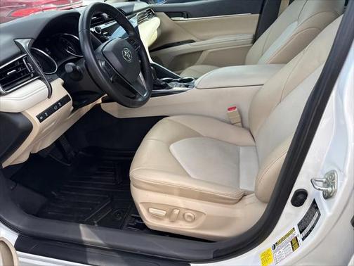 2020 Toyota Camry Hybrid XLE