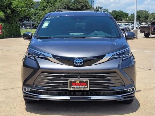 2025 Toyota Sienna Platinum 7 Passenger