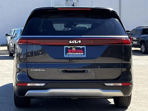 2024 Kia Carnival EX