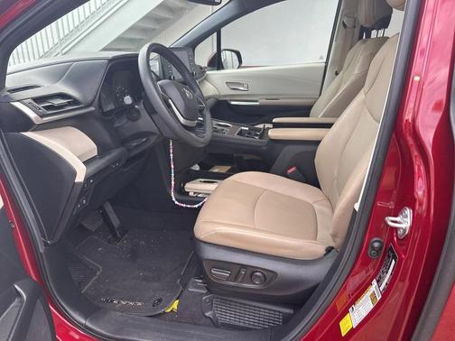 2024 Toyota Sienna XLE