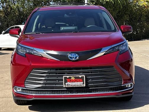 2024 Toyota Sienna XLE