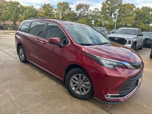 2024 Toyota Sienna XLE