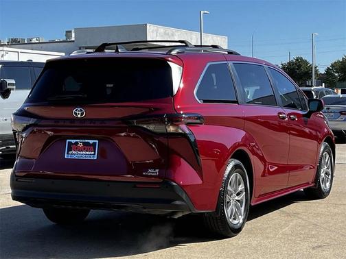 2024 Toyota Sienna XLE