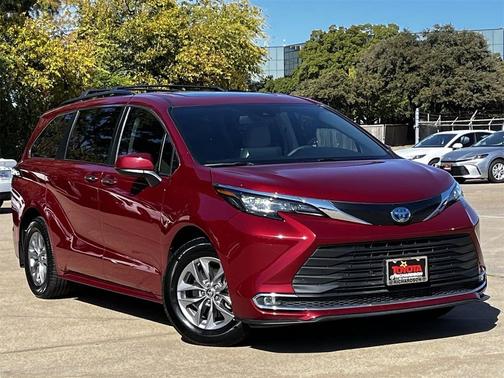 2024 Toyota Sienna XLE