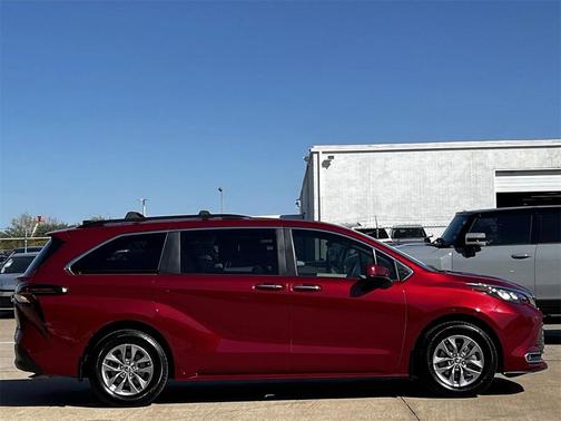 2024 Toyota Sienna XLE