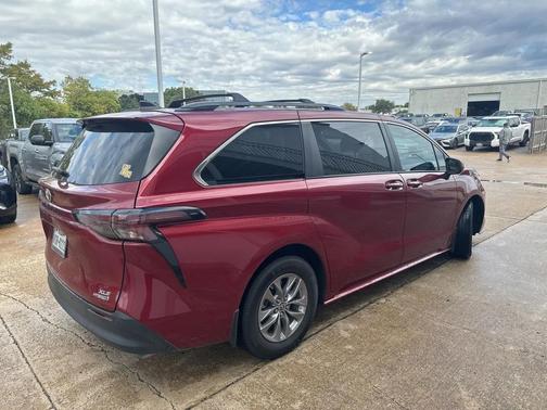 2024 Toyota Sienna XLE