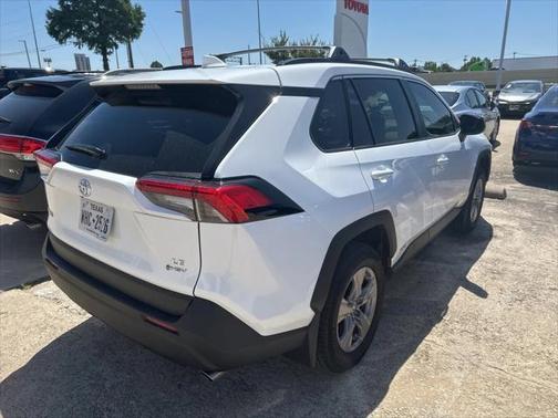2025 Toyota RAV4 Hybrid LE