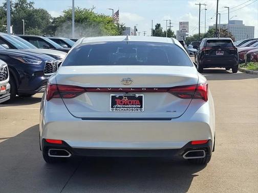 2022 Toyota Avalon XLE