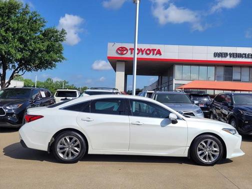 2022 Toyota Avalon XLE