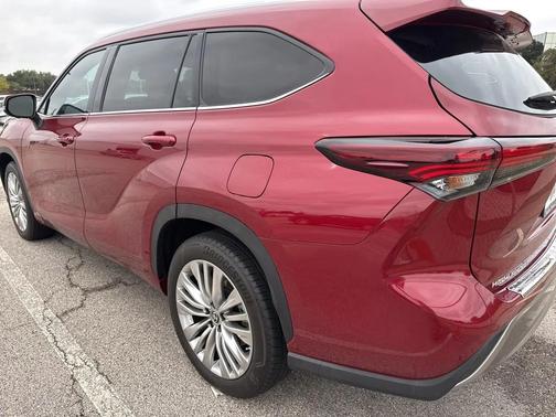 2024 Toyota Highlander Platinum