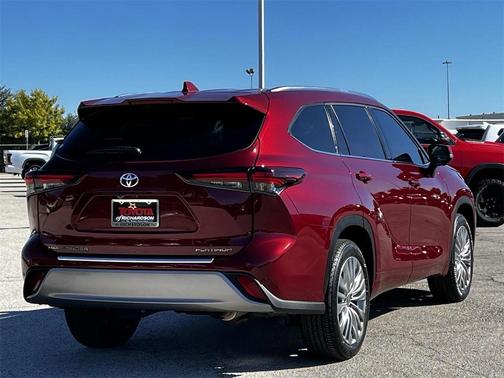 2024 Toyota Highlander Platinum