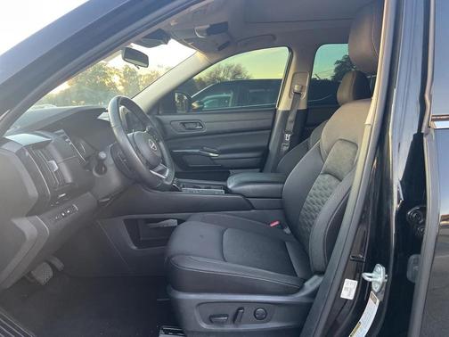 2024 Nissan Pathfinder SV FWD