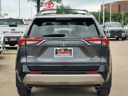 2023 Toyota RAV4 Hybrid SE