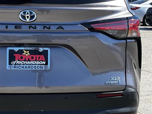 2021 Toyota Sienna XLE 8 Passenger