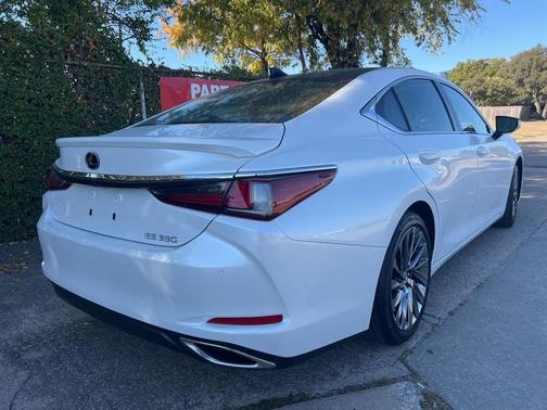 2024 Lexus ES 350 Ultra Luxury