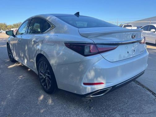 2024 Lexus ES 350 Ultra Luxury