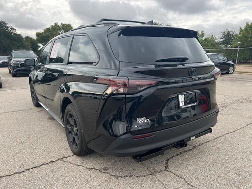 2025 Toyota Sienna Woodland Edition