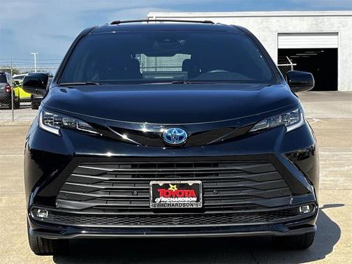 2025 Toyota Sienna XSE 7 Passenger