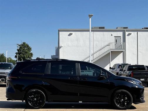 2025 Toyota Sienna XSE 7 Passenger