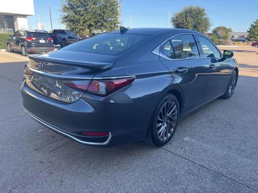 2024 Lexus ES 300h Luxury