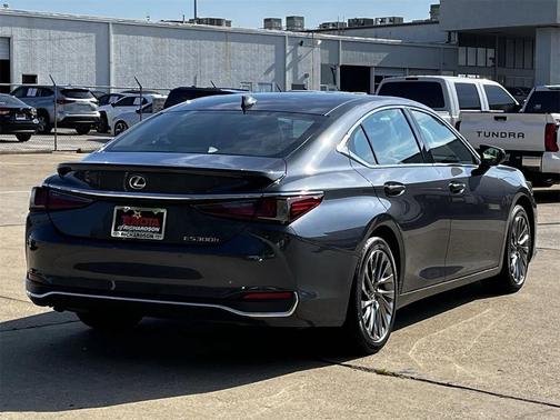 2024 Lexus ES 300h Luxury