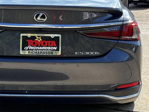 2024 Lexus ES 300h Luxury