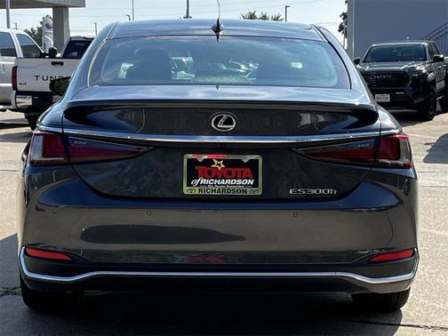2024 Lexus ES 300h Luxury