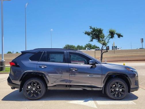 2025 Toyota RAV4 Hybrid SE
