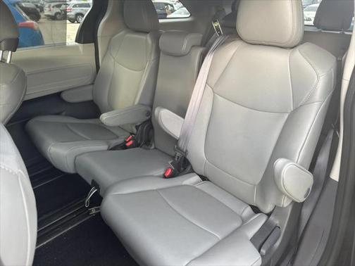2023 Toyota Sienna XLE 8 Passenger